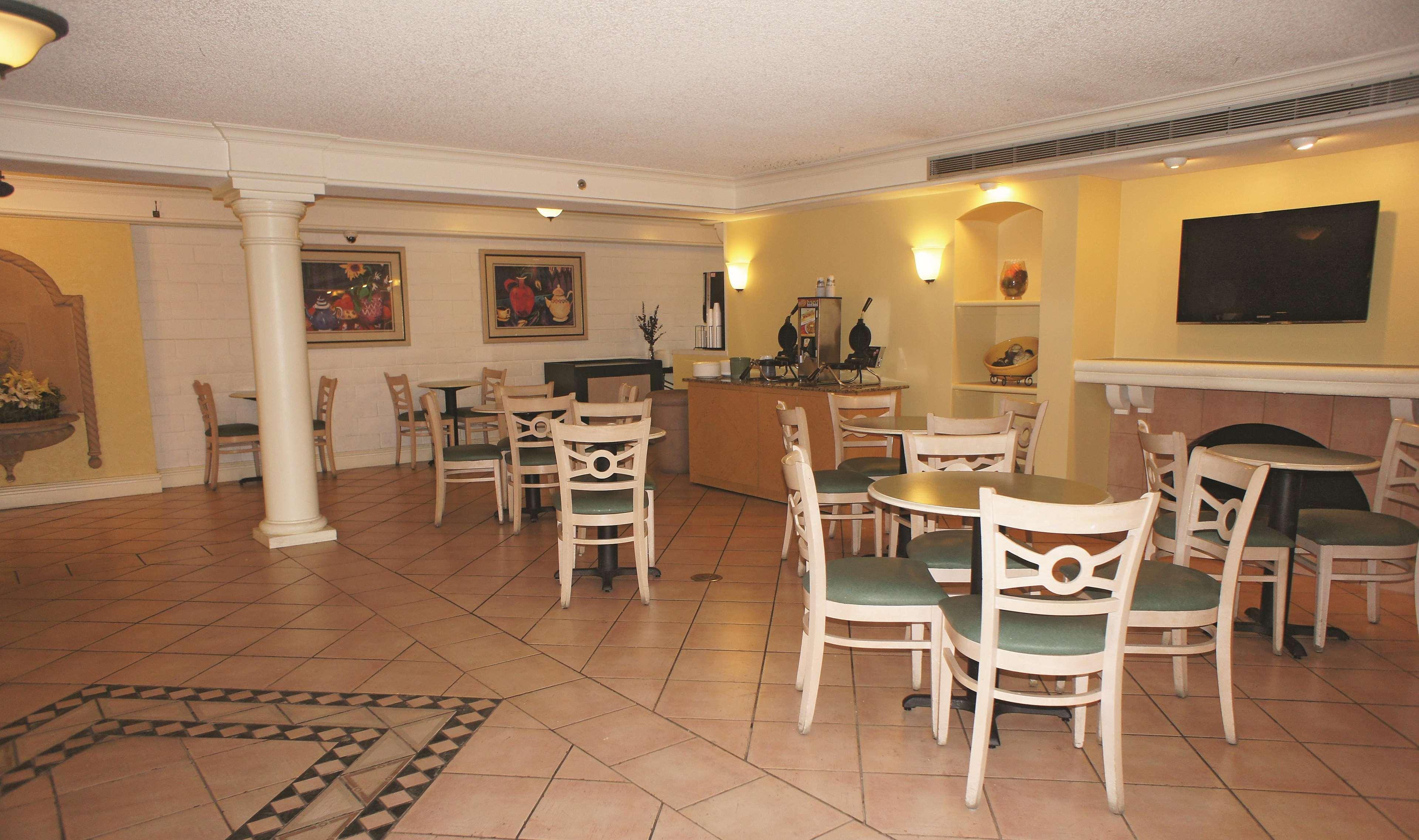 La Quinta Inn by Wyndham San Diego Vista Exterior foto